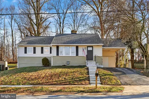 35 Old Manor Rd, Newark, DE 19711