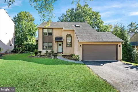 7 Edinburgh Ct, Newark, DE 19711