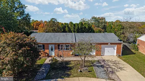 4 Wright Cir, Newark, DE 19702