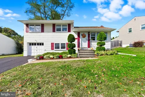 1111 Wagoner Dr, Wilmington, DE 19805