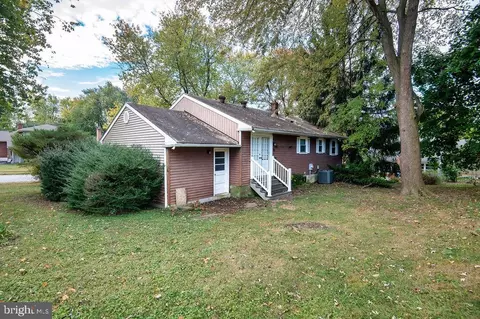 Exterior - 4 Vansant Rd, Newark, DE 19711 photo 4 of 5