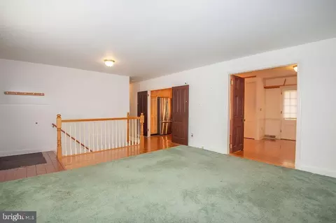 Living - 4 Vansant Rd, Newark, DE 19711 photo 5 of 5
