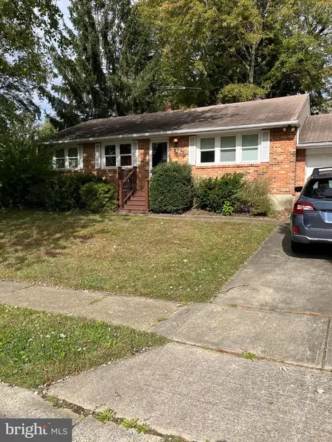 4 Vansant Rd, Newark, DE 19711