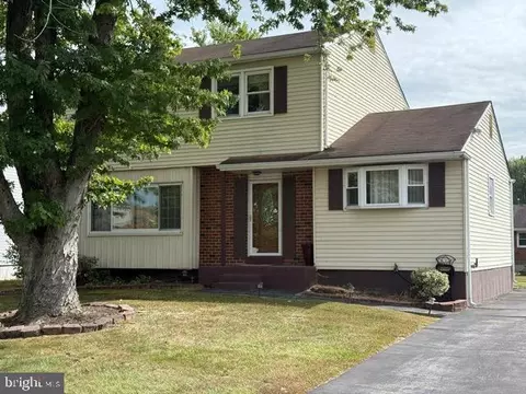 6 Patrick Henry Rd, New Castle, DE 19720