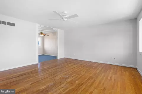 Living - 8 Trevett Blvd, Newark, DE 19702 photo 3 of 5