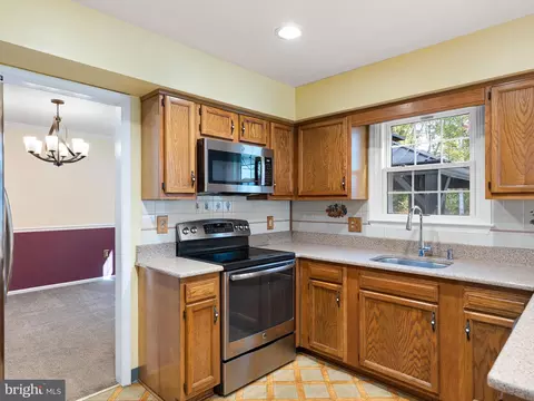 Kitchen - 922 White Clay Ter, Bear, DE 19701 photo 3 of 4