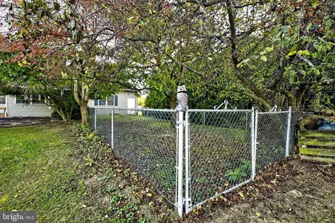 Exterior - 501 Howell School Rd, Bear, DE 19701 photo 6 of 12