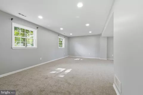 Living - 920 Sugar Pine Dr, Bear, DE 19701 photo 4 of 6