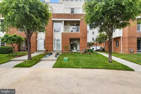 151 Christina Landing Dr, Wilmington, DE 19801