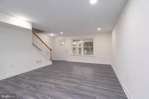 Living - 308 Gray St, Townsend, DE 19734 photo 1 of 2