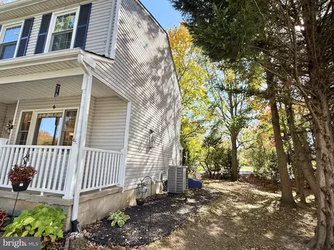 Exterior - 9 Advent Ct, Newark, DE 19713 photo 5 of 15