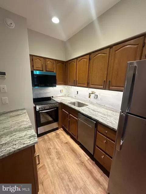 1306 W 13th St #1, Wilmington, DE 19806