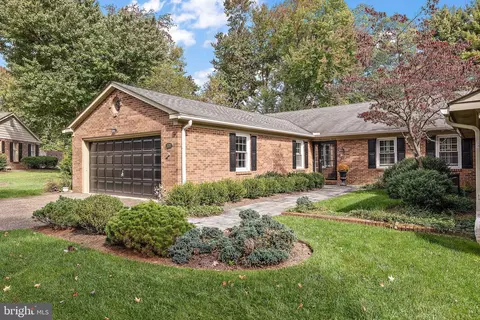 1020 Warwick Ln, Wilmington, DE 19807