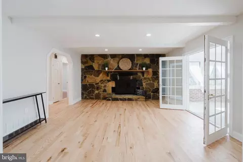 Living - 148 Carlotta Dr, Bear, DE 19701 photo 2 of 4