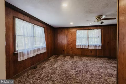 Living - 148 Carlotta Dr, Bear, DE 19701 photo 3 of 4