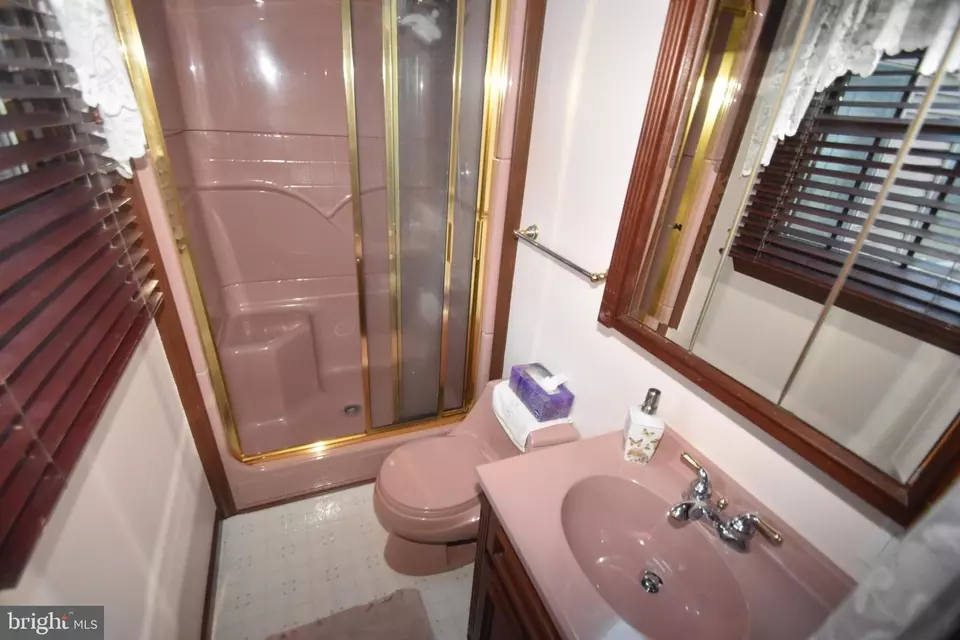 Bath - 27 Woodside Ln, Bear, DE 19701 photo 2 of 3