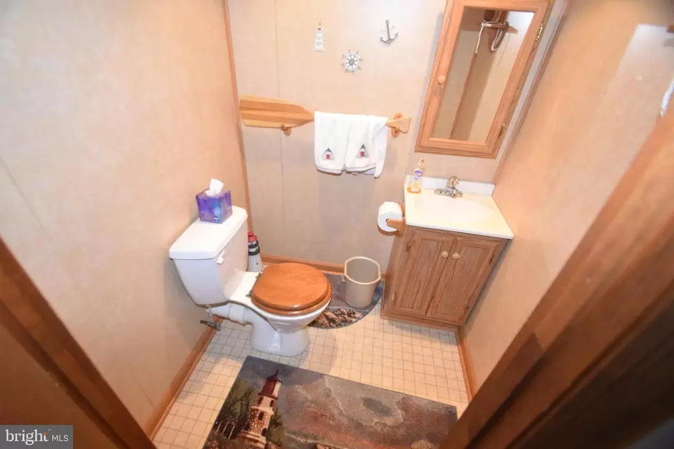 Bath - 27 Woodside Ln, Bear, DE 19701 photo 3 of 3