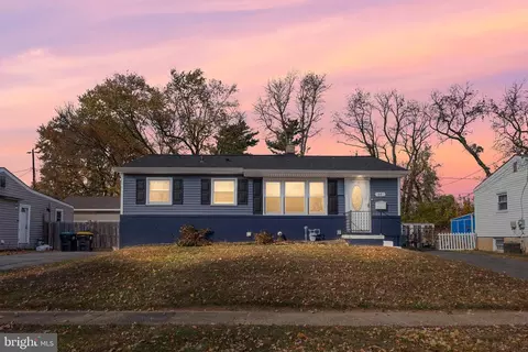 64 Holden Dr, New Castle, DE 19720