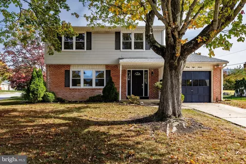 2816 W Oakland Dr, Wilmington, DE 19808