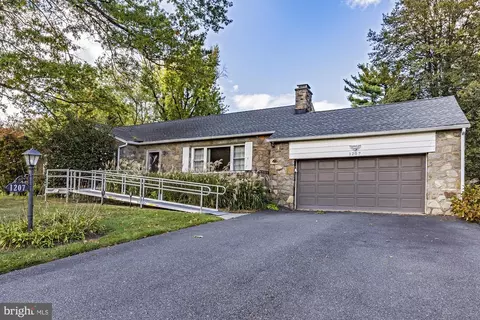 1207 Carr Rd, Wilmington, DE 19809