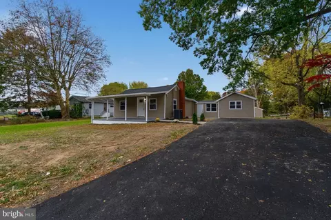 19 Meadow Rd, New Castle, DE 19720