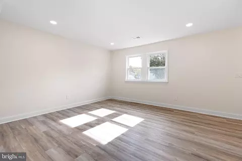Living - 113 E Plover Dr, Newark, DE 19702 photo 1 of 4