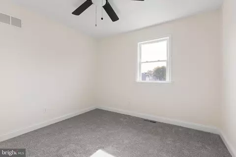 Bedroom - 113 E Plover Dr, Newark, DE 19702 photo 5 of 7