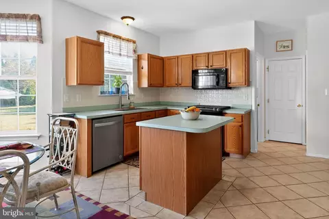 Kitchen - 78 Emerald Ridge Dr, Bear, DE 19701 photo 3 of 5