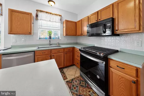 Kitchen - 78 Emerald Ridge Dr, Bear, DE 19701 photo 4 of 5