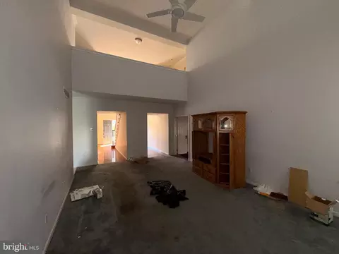 Living - 220 Hockessin Cir, Hockessin, DE 19707 photo 3 of 5
