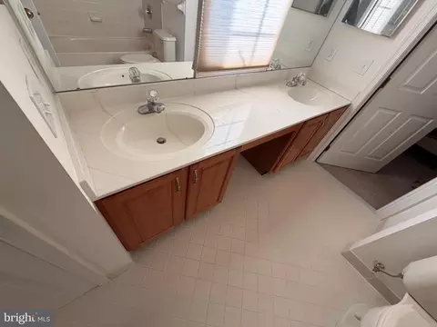 Bath - 220 Hockessin Cir, Hockessin, DE 19707 photo 5 of 6