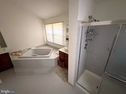 Bath - 220 Hockessin Cir, Hockessin, DE 19707 photo 3 of 6