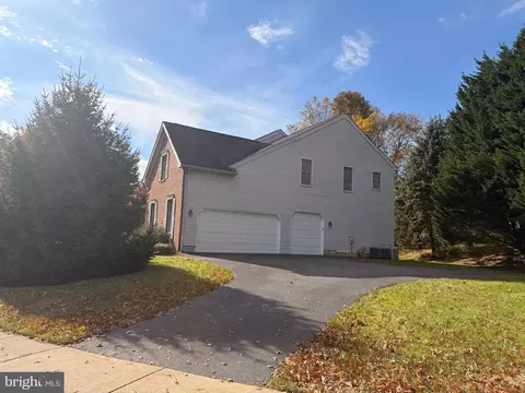 Exterior - 220 Hockessin Cir, Hockessin, DE 19707 photo 2 of 4