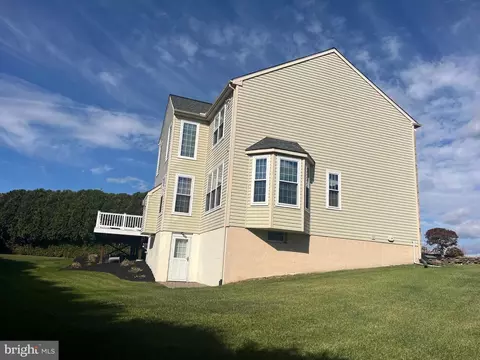Exterior - 7 Warbler Ct, Newark, DE 19711 photo 10 of 11