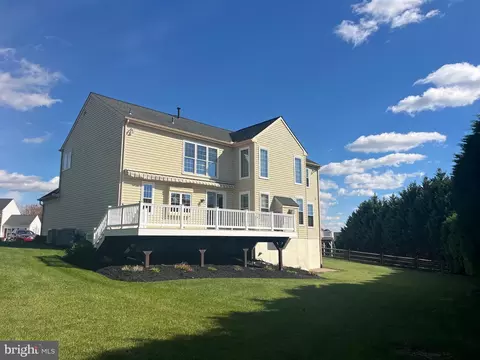 Exterior - 7 Warbler Ct, Newark, DE 19711 photo 6 of 11