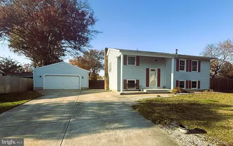 886 Broadfield Dr, Newark, DE 19713