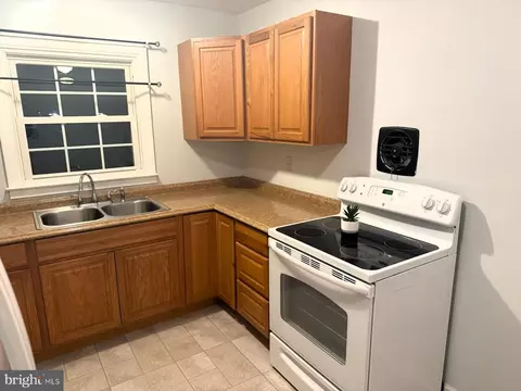 Other - 886 Broadfield Dr, Newark, DE 19713 photo 2 of 9