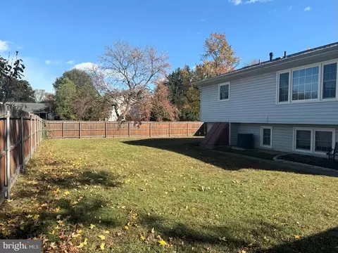 Exterior - 886 Broadfield Dr, Newark, DE 19713 photo 2 of 4