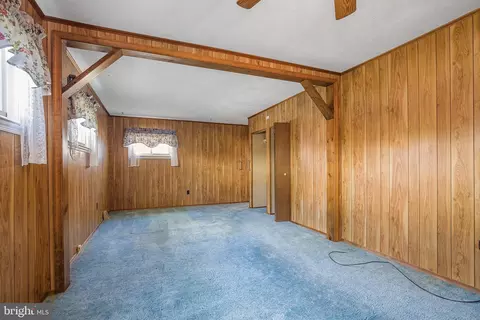 Living - 14 Longview Dr, Newark, DE 19711 photo 8 of 8
