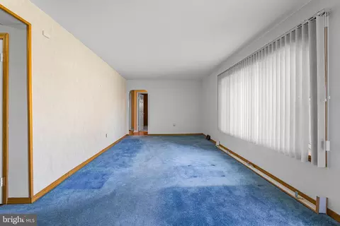 Living - 14 Longview Dr, Newark, DE 19711 photo 1 of 8