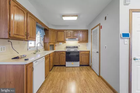Entry Way - 14 Longview Dr, Newark, DE 19711 photo 1 of 4