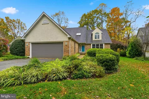 8 Tarragon Ct, Wilmington, DE 19808