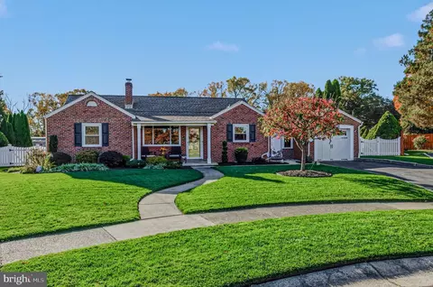 6 Regent Cir, Wilmington, DE 19808