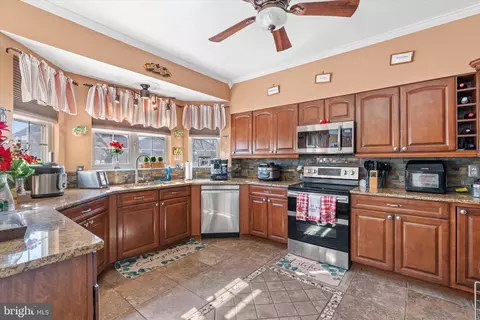 Kitchen - 15 Moonlight Ct, Newark, DE 19702 photo 3 of 9