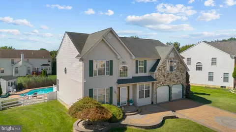 15 Moonlight Ct, Newark, DE 19702