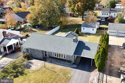 206 School House Ln, Wilmington, DE 19809