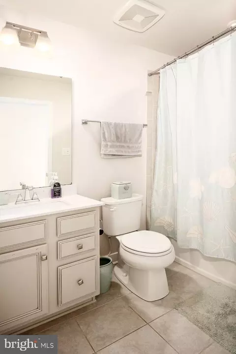 Bath - 369 Goodwick Dr, Middletown, DE 19709 photo 1 of 2