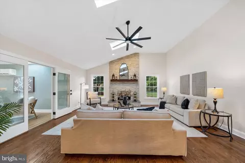 Living - 3 Ashleaf Ct, Hockessin, DE 19707 photo 4 of 5