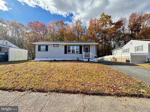 10 Holden Dr, New Castle, DE 19720