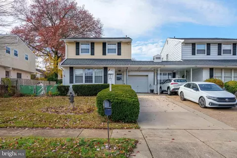 737 E Birchtree Ln, Claymont, DE 19703